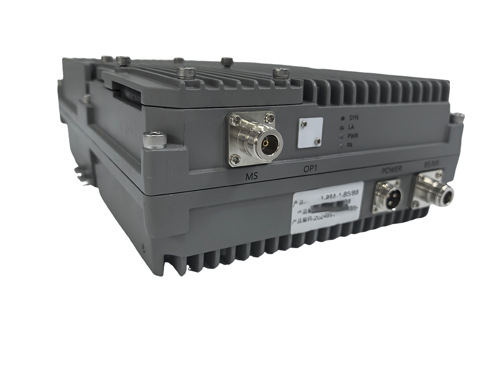  抱由镇三频手机信号接收器2000㎡