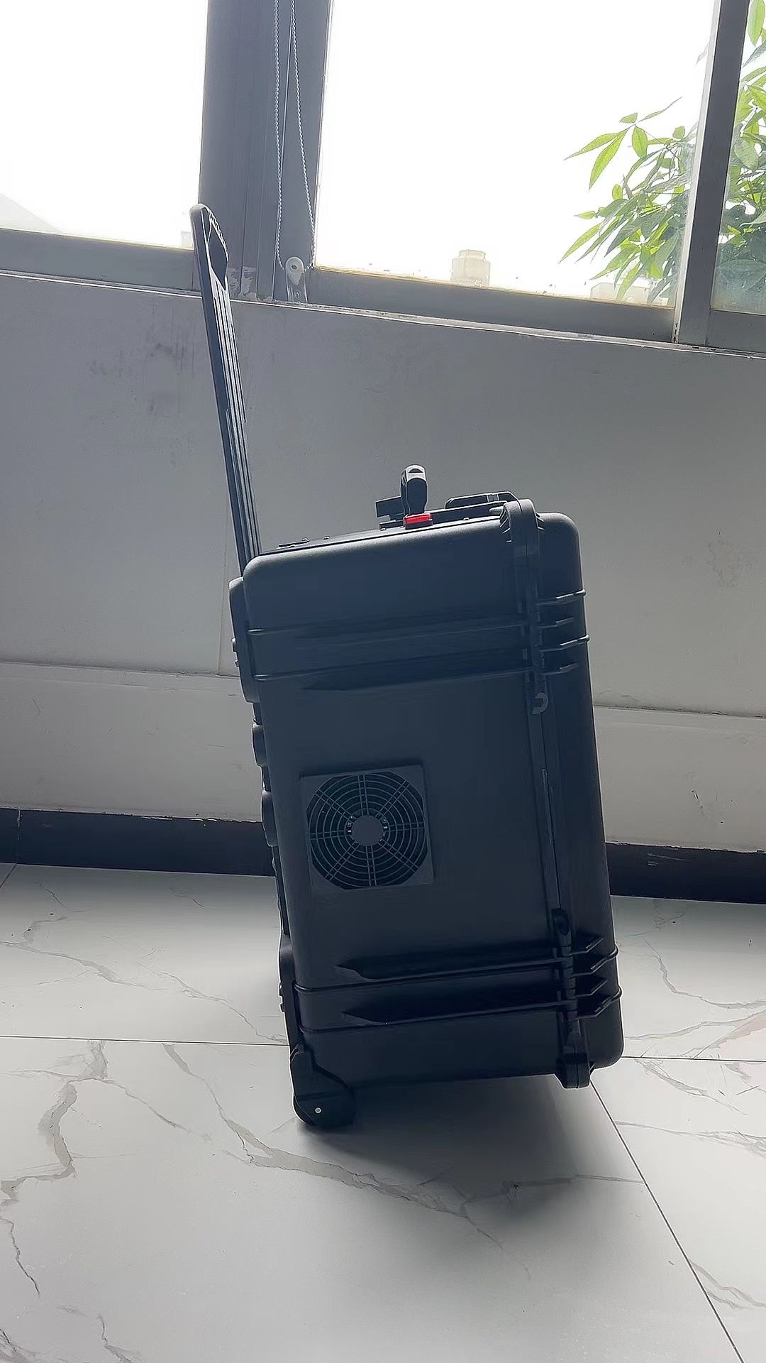 抱由镇手拉箱型移动通信干扰器